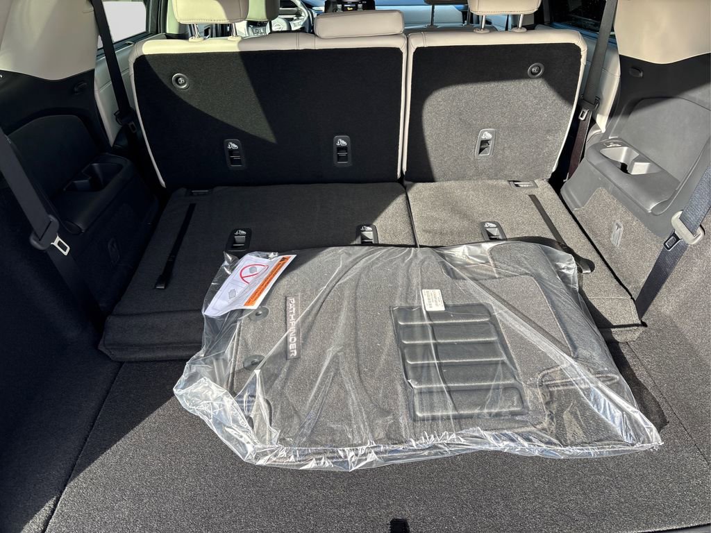 New 2025 Nissan Pathfinder SL image 11