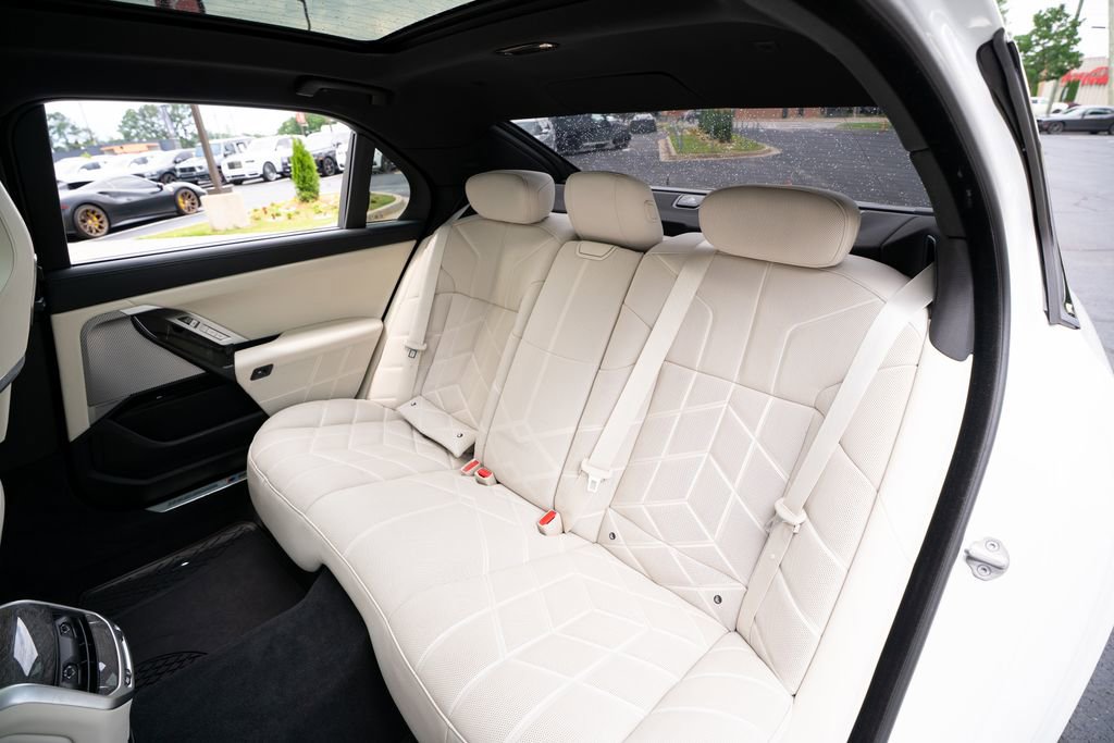 Used 2023 BMW 760i xDrive AWD/4WD image 48