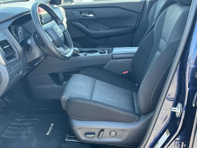 Used 2025 Nissan Rogue SV AWD/4WD image 13