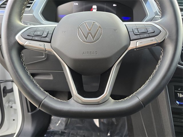 Used 2024 Volkswagen Tiguan SE image 34