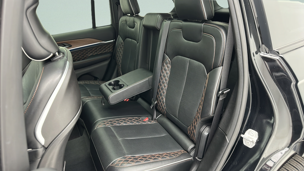 Used 2023 Jeep Grand Cherokee Summit AWD/4WD image 10