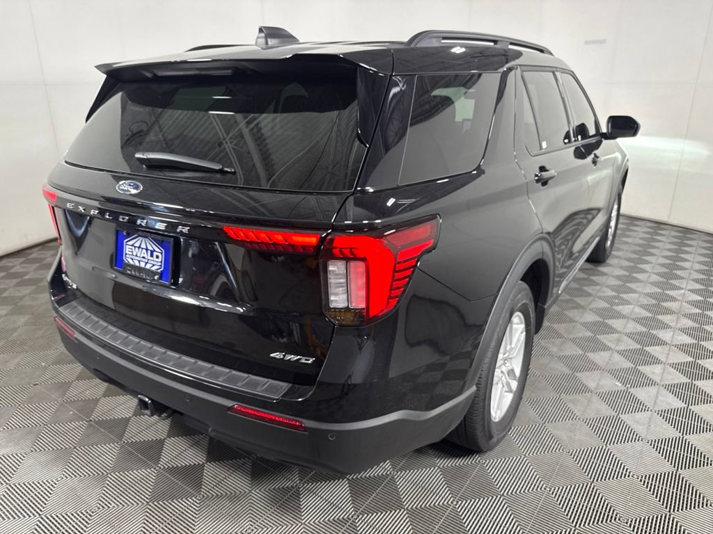 Used 2025 Ford Explorer Active AWD/4WD image 10