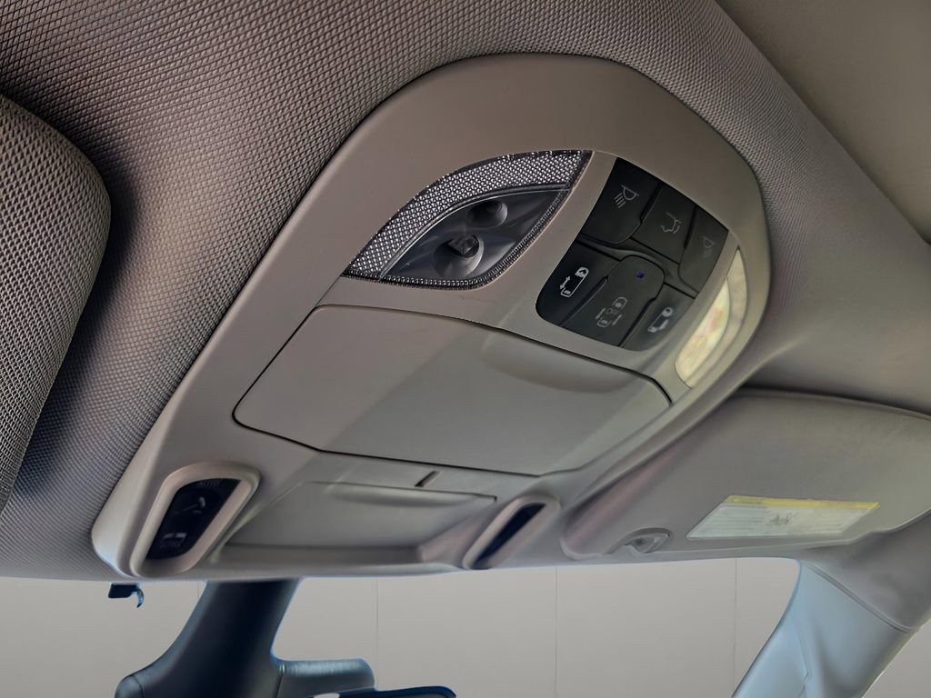 Used 2023 Chrysler Pacifica Limited image 16