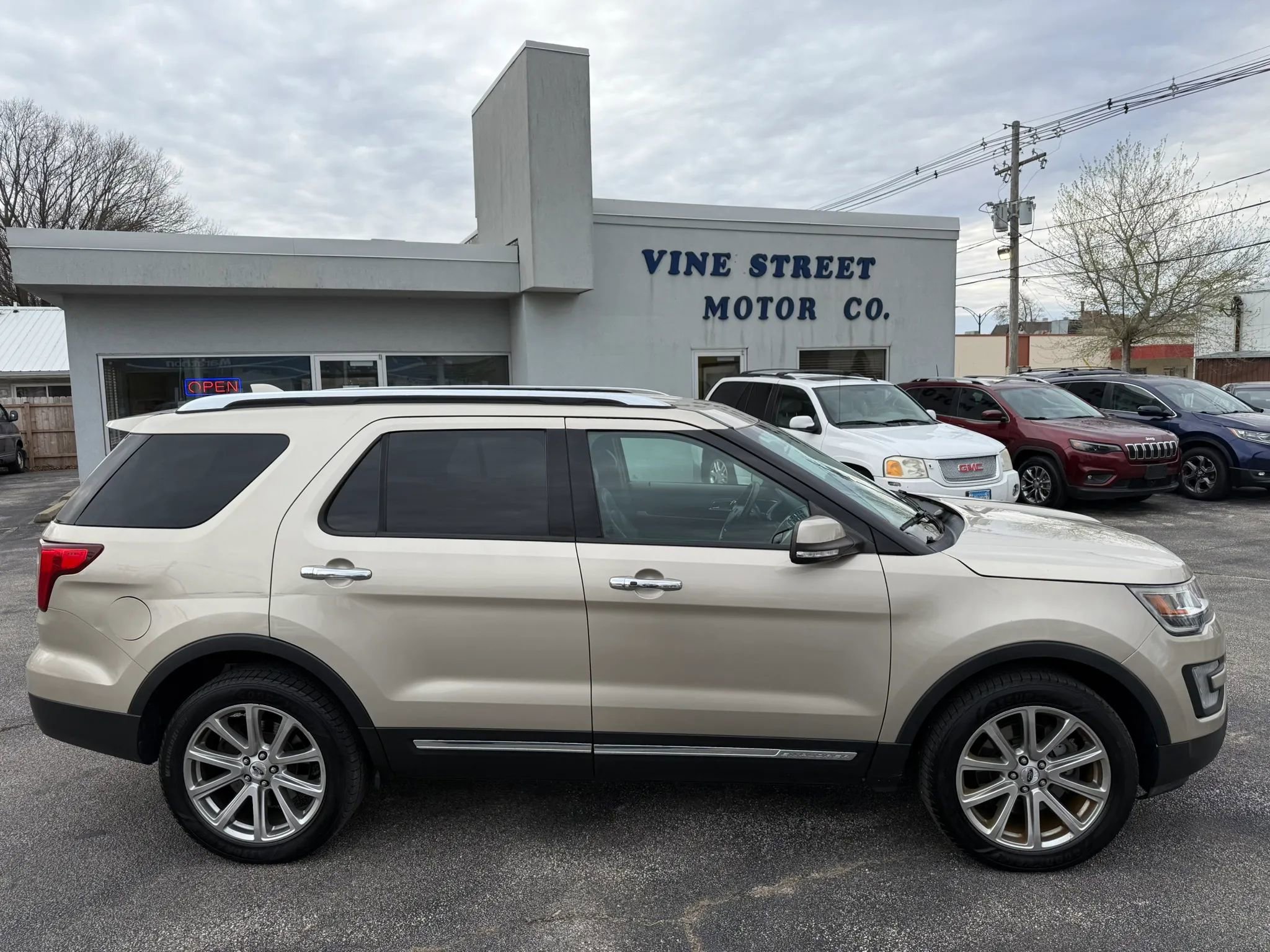 Used 2017 Ford Explorer Limited AWD/4WD image 4