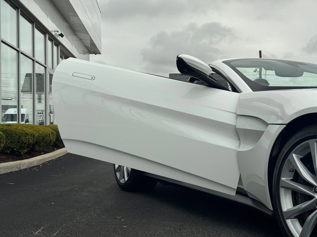 Used 2023 Aston Martin V8 Vantage Roadster image 49