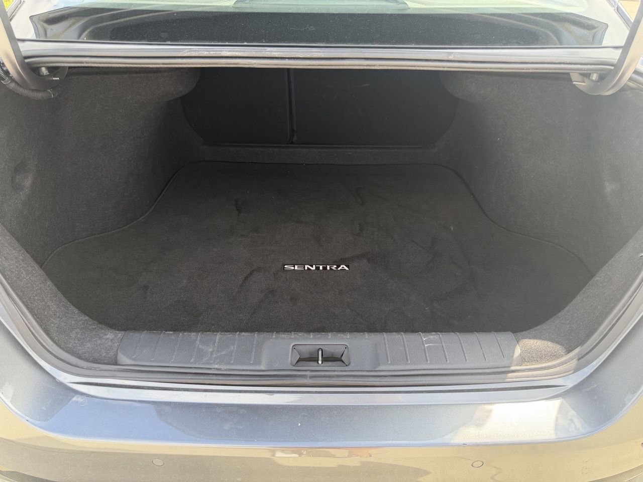 Used 2025 Nissan Sentra SR FWD image 26