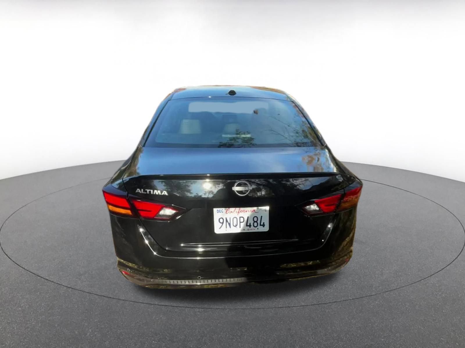 Used 2025 Nissan Altima 2.5 SV image 12