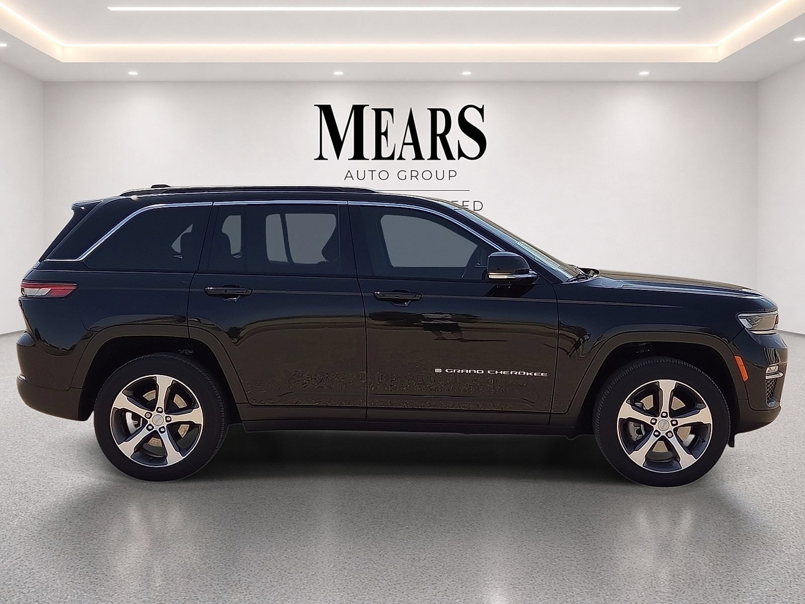 Used 2023 Jeep Grand Cherokee 4WD 4xe image 6