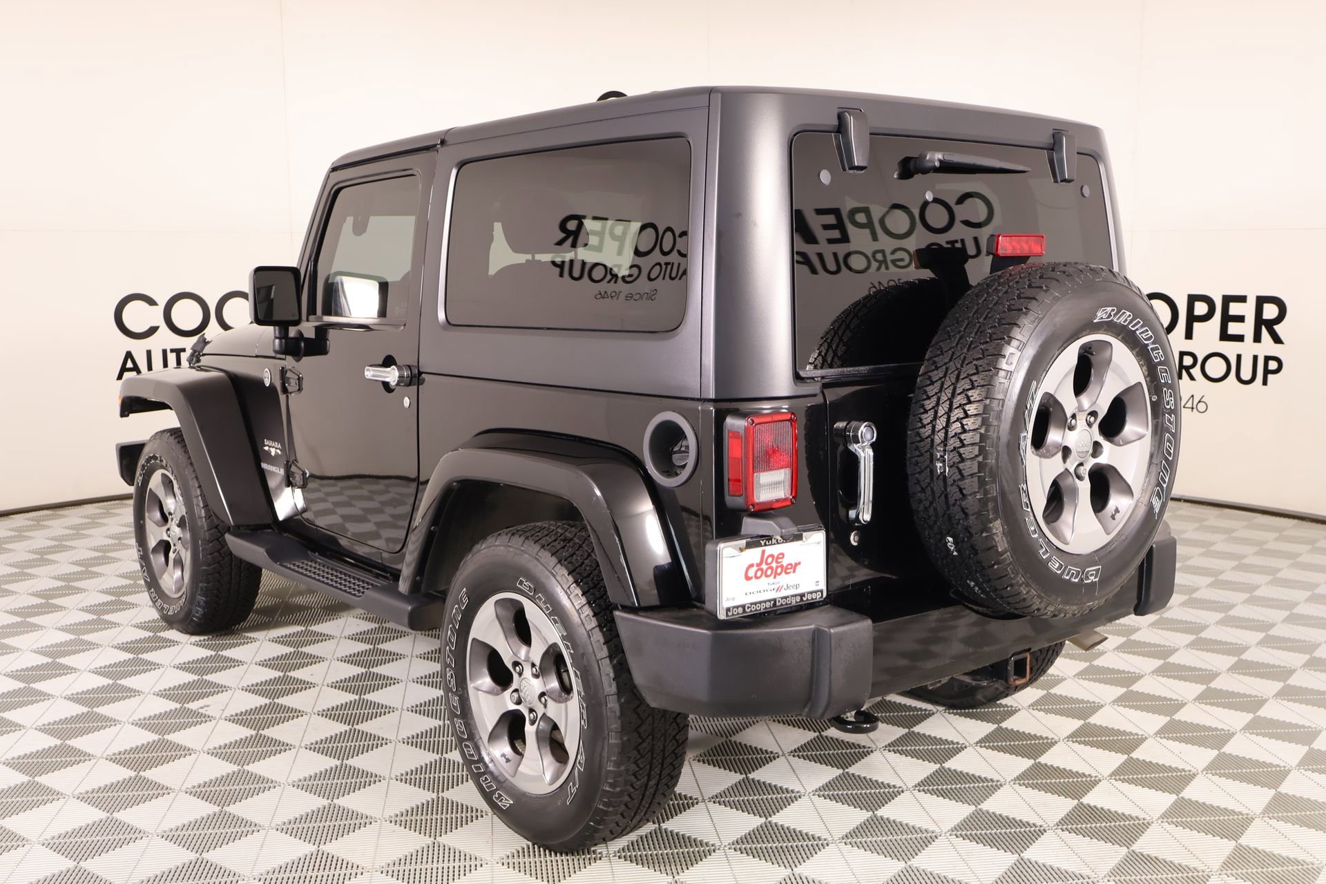 Used 2017 Jeep Wrangler Sahara w/ Connectivity Group AWD/4WD image 19