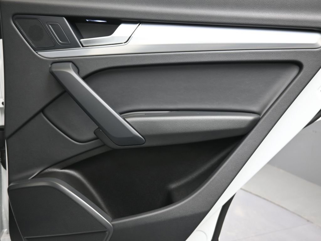 Certified 2025 Audi Q5 2.0T Premium w/ Convenience Plus Package image 14