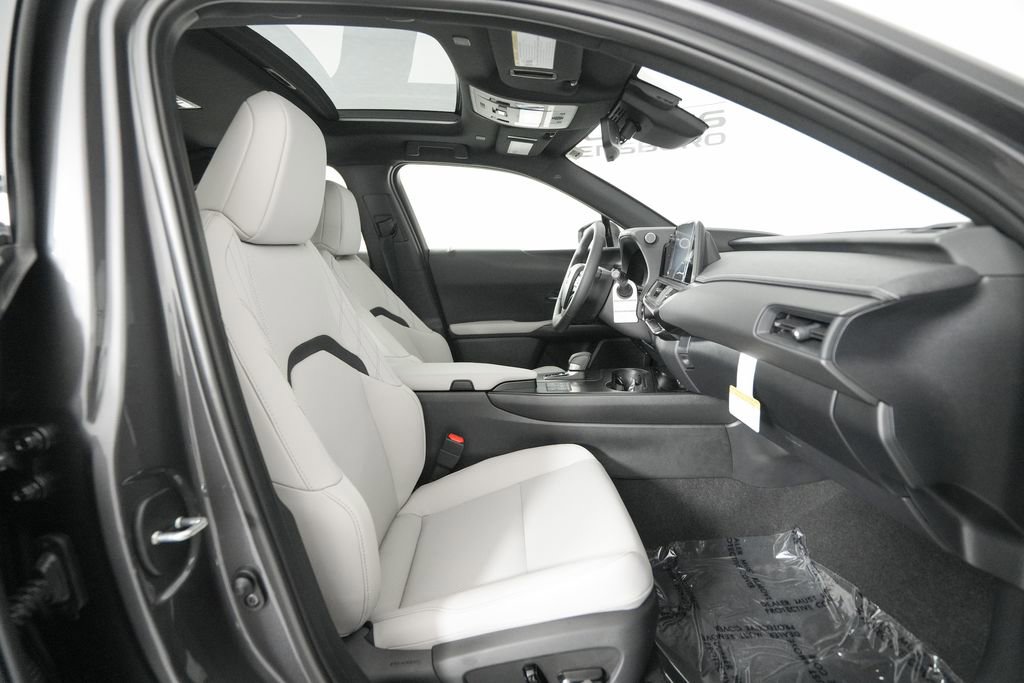New 2025 Lexus UX 300h FWD image 18