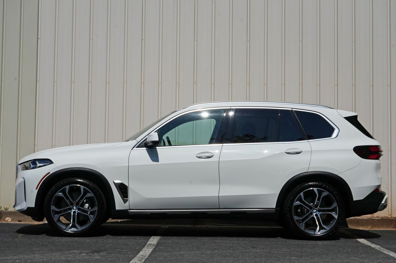 Used 2024 BMW X5 xDrive40i w/ Parking Assistance Package AWD/4WD image 9