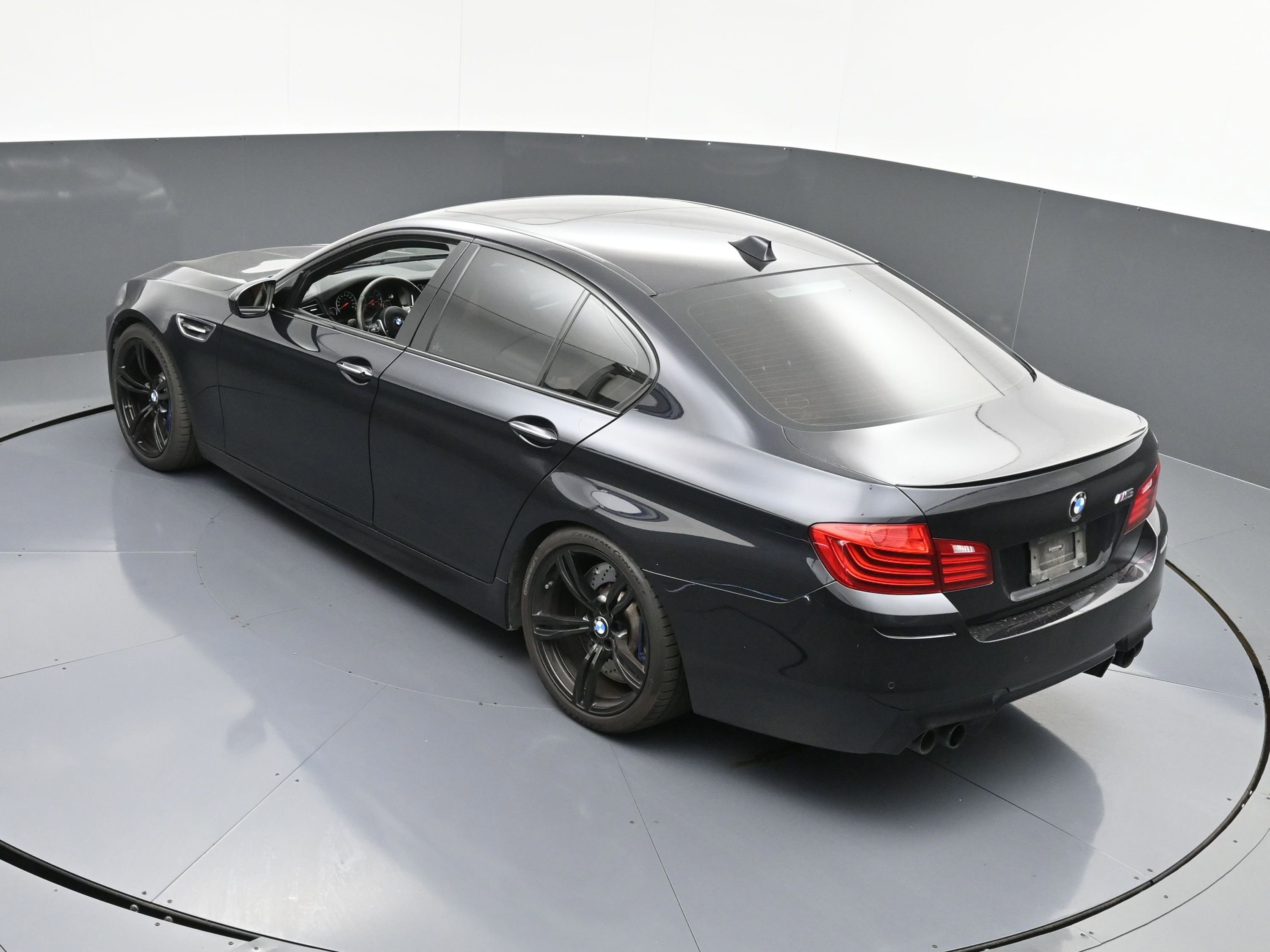 Used 2015 BMW M5 image 34