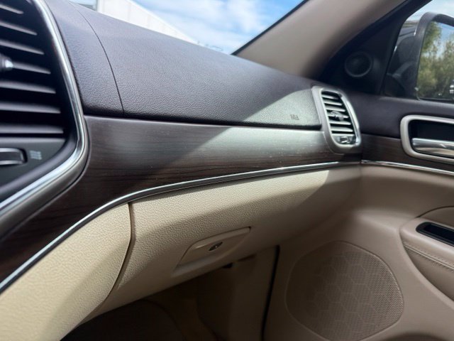 Used 2016 Jeep Grand Cherokee Overland AWD/4WD image 31