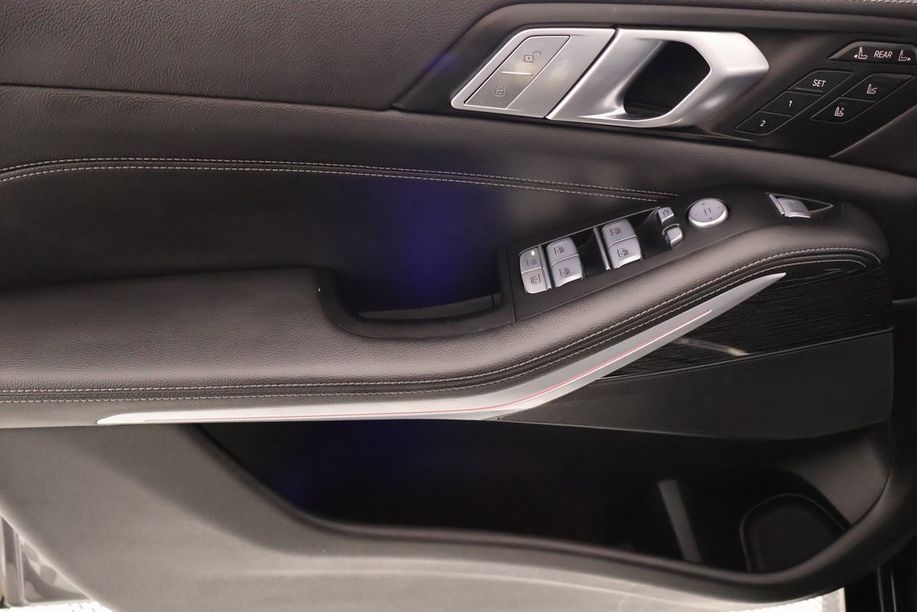 Used 2022 BMW X7 xDrive40i w/ M Sport Package image 19