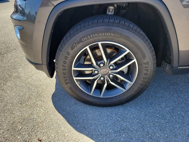 Used 2019 Jeep Grand Cherokee Laredo w/ Security & Convenience Group image 8