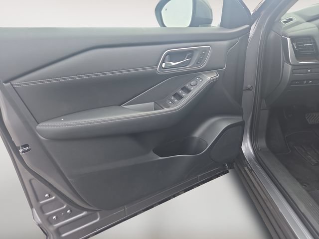 New 2026 Nissan Rogue Platinum AWD/4WD image 10