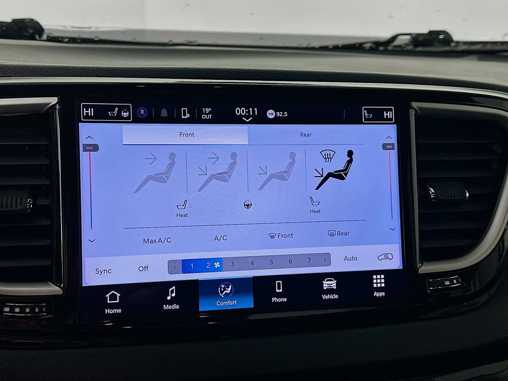 Certified 2024 Chrysler Pacifica Touring-L image 24