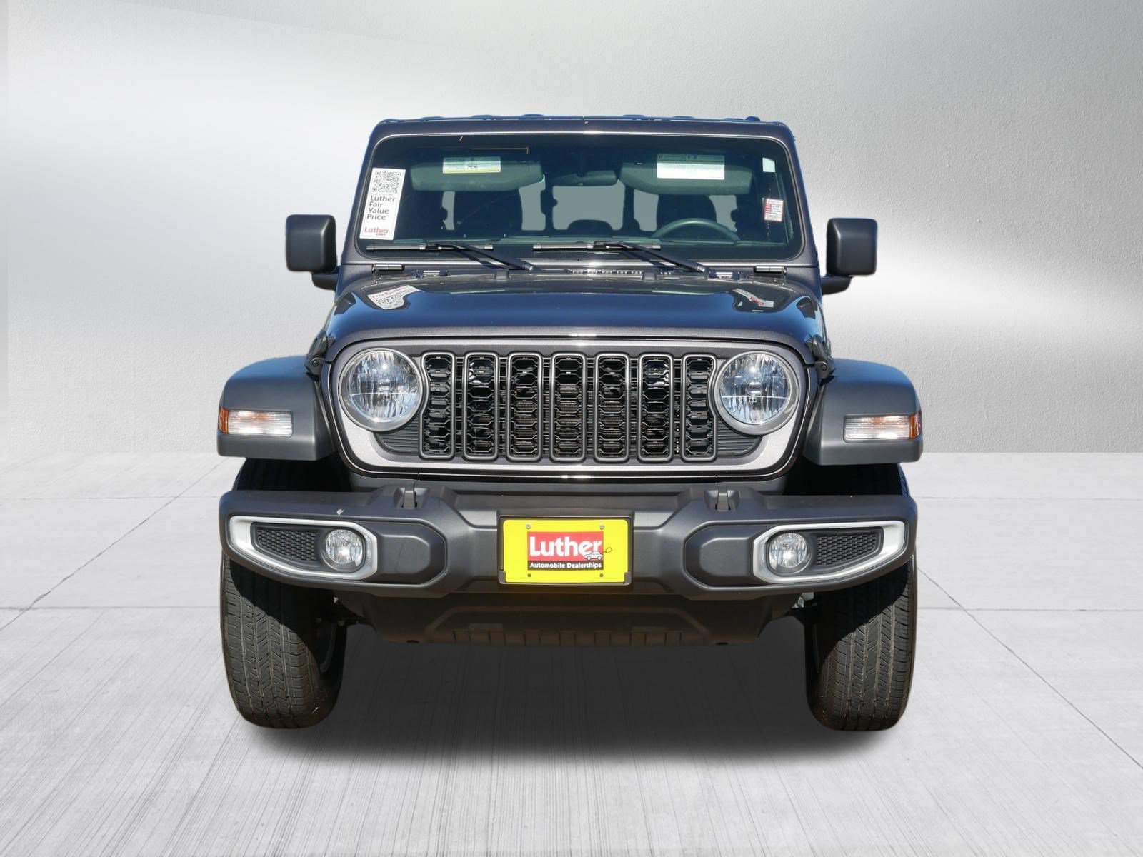 Used 2025 Jeep Gladiator Sport AWD/4WD image 2
