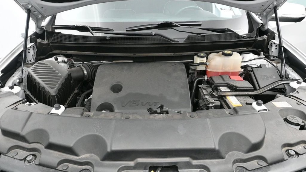 Used 2023 Chevrolet Traverse Premier FWD image 18