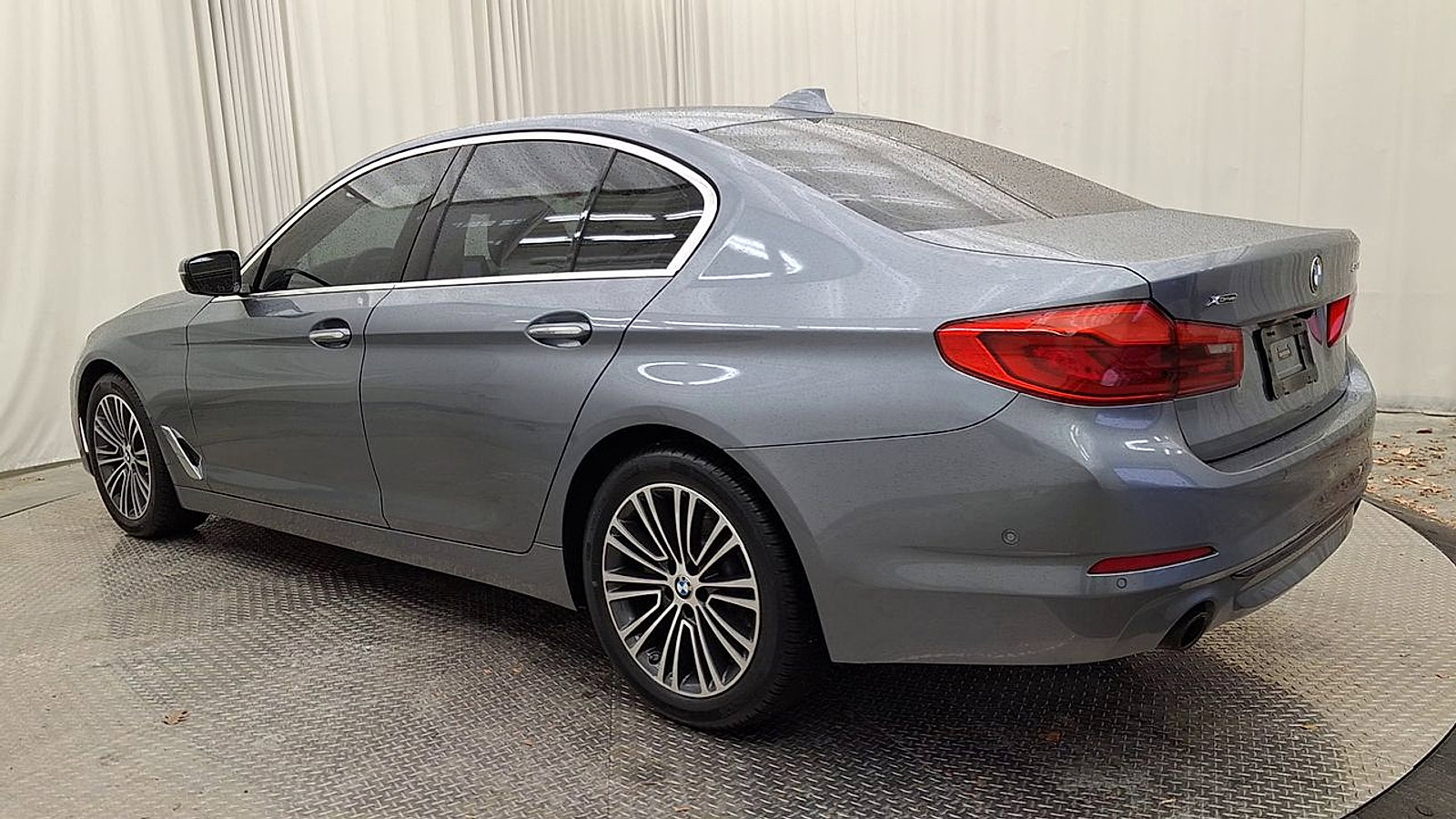 Used 2017 BMW 530i xDrive image 9