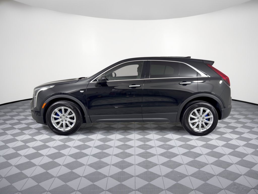 Used 2022 Cadillac XT4 Luxury w/ Cold Weather Package FWD image 2