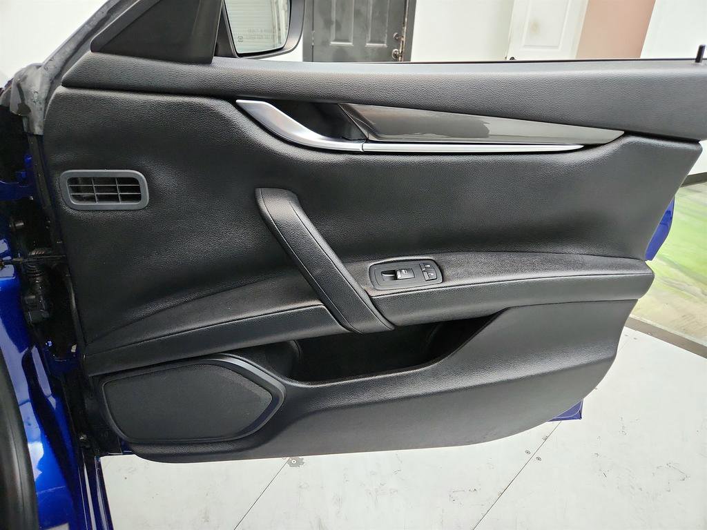 Used 2018 Maserati Ghibli image 27