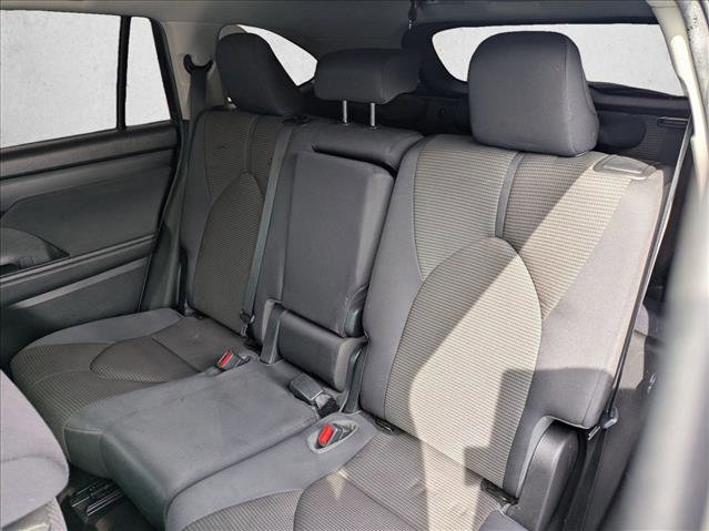 Used 2020 Toyota Highlander LE FWD image 17