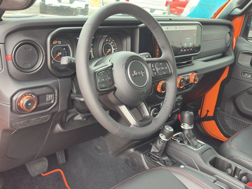 Used 2025 Jeep Wrangler Unlimited Rubicon AWD/4WD image 13