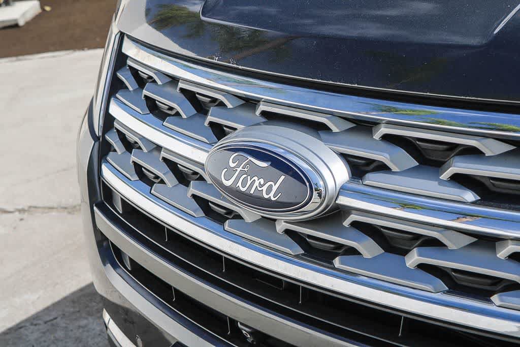 Used 2018 Ford Explorer Limited w/ Equipment Group 301A FWD image 11