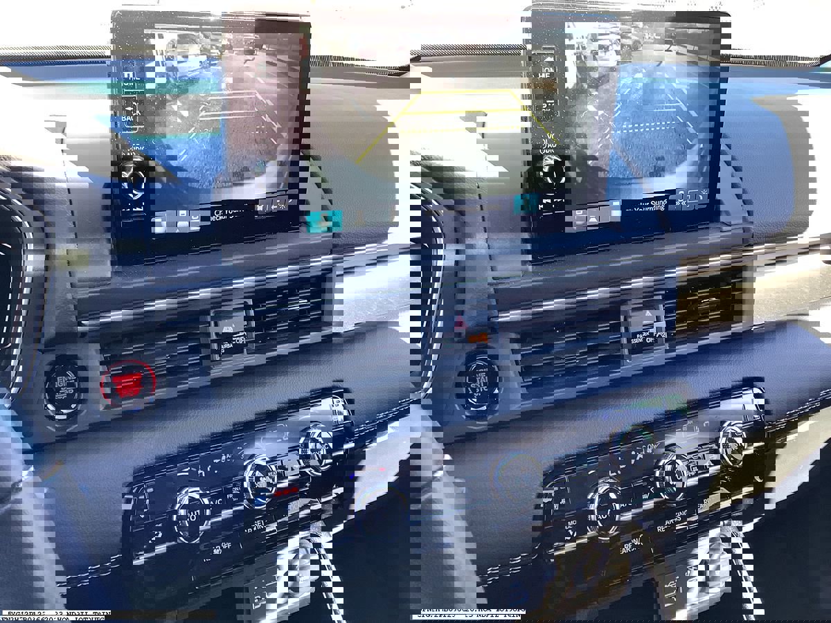 Used 2023 Honda Pilot Touring image 9