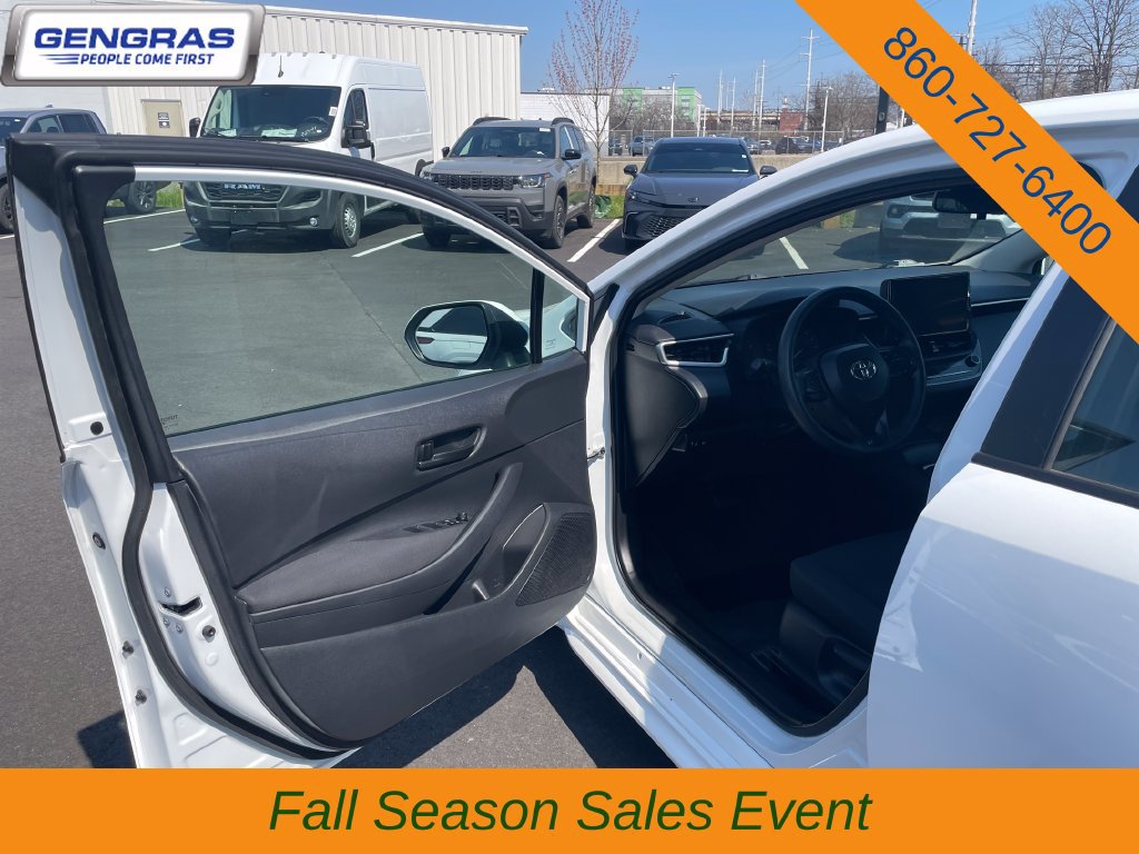 Used 2024 Toyota Corolla LE FWD image 30