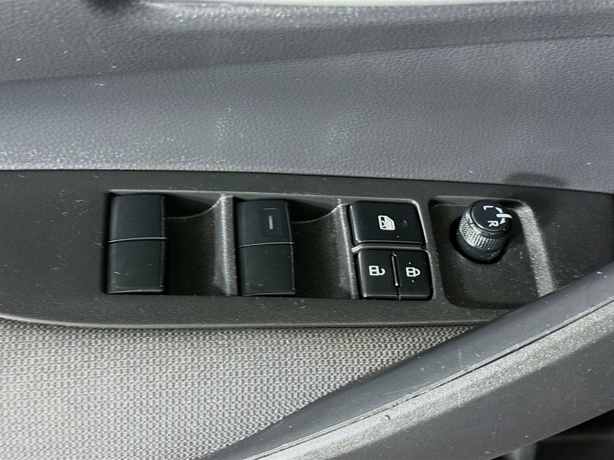 Used 2021 Toyota Corolla LE image 23