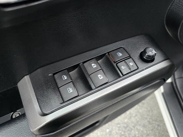 Used 2022 Toyota Tacoma TRD Off-Road image 18