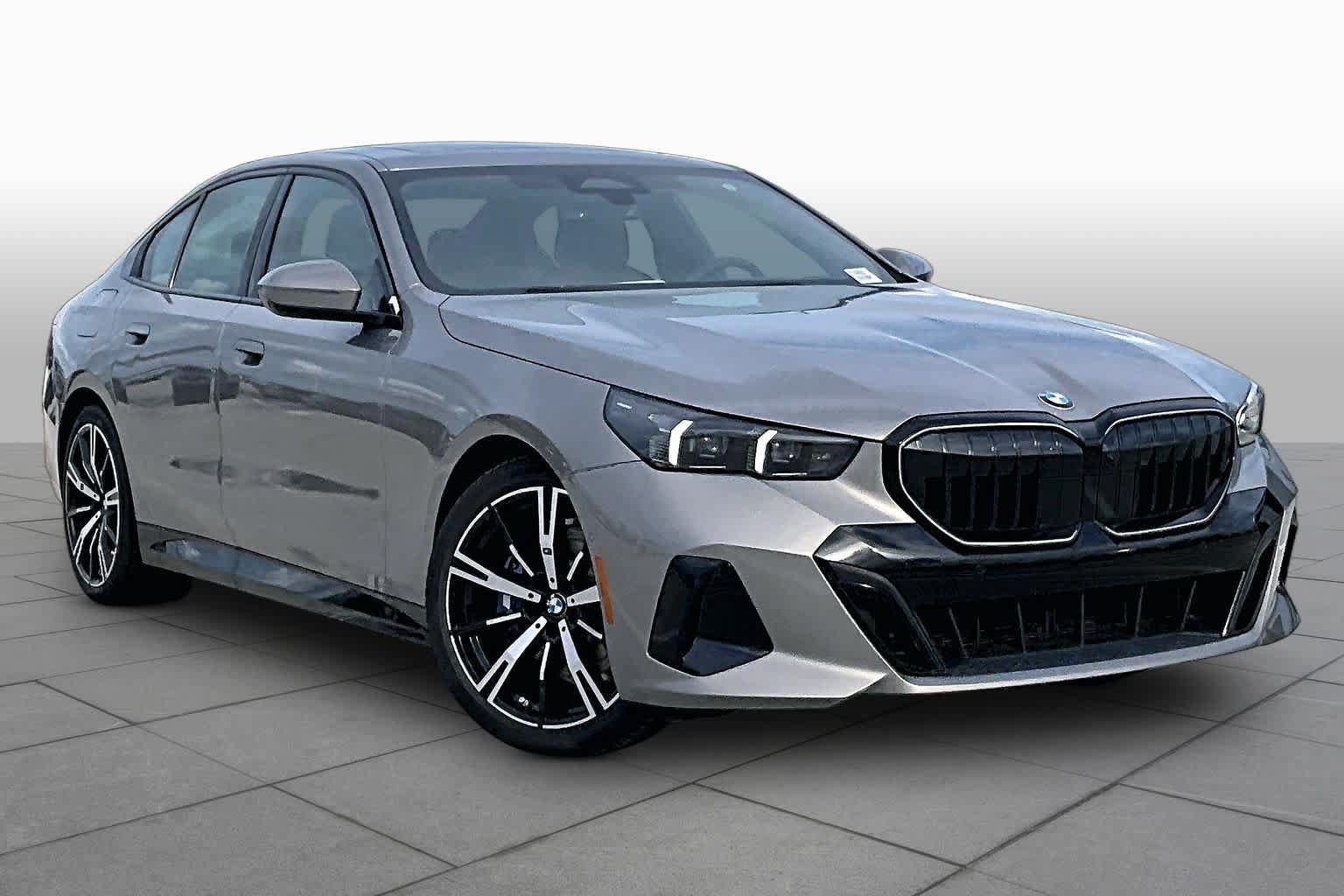 Used 2027 BMW 530i w/ M Sport Package RWD image 2