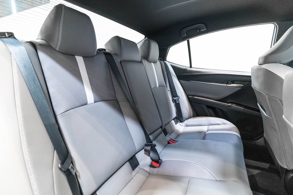 Used 2026 Toyota Camry SE w/ Convenience Package FWD image 32