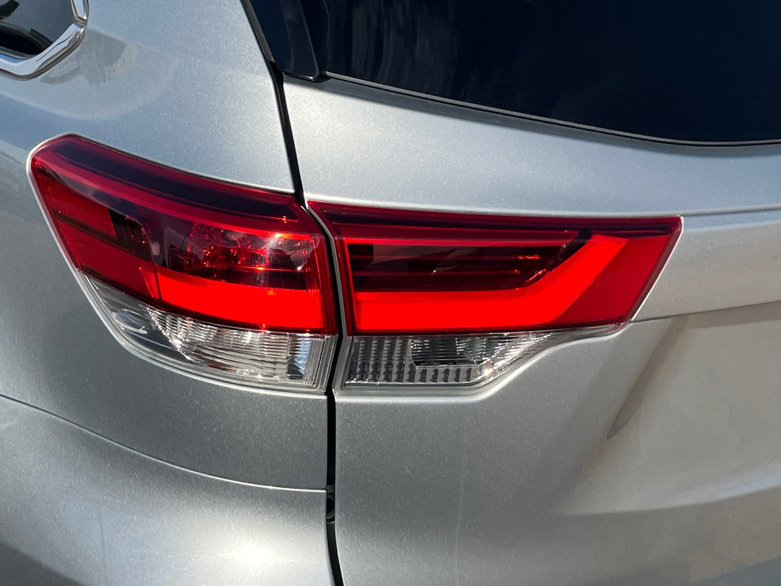 Used 2019 Toyota Highlander LE FWD image 26