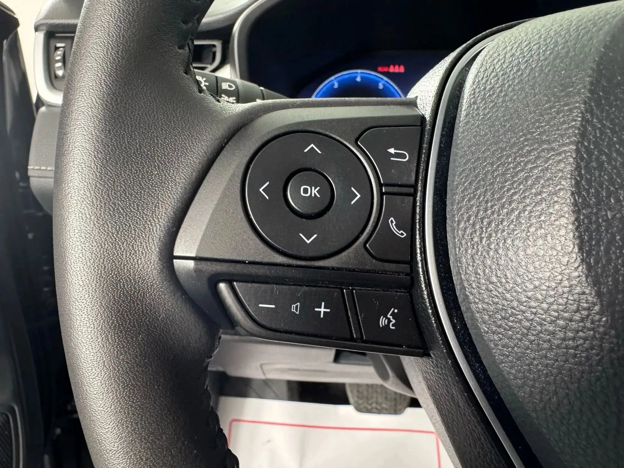 Used 2025 Toyota RAV4 Limited image 15