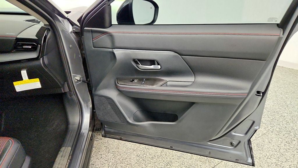 Used 2026 Nissan Kicks SR FWD image 24