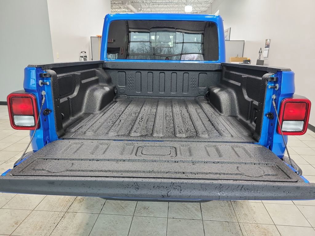 New 2026 Jeep Gladiator Sahara image 7