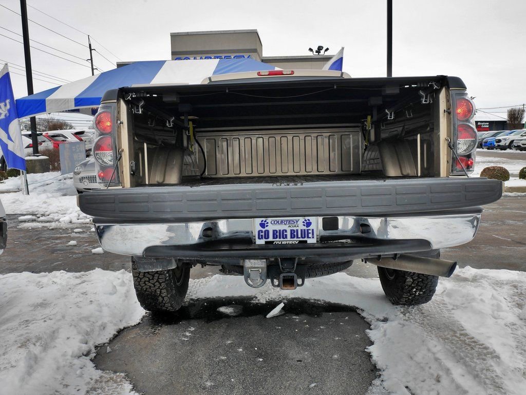 Used 2004 Chevrolet Silverado 2500 LS w/ Heavy-Duty Power Package image 15