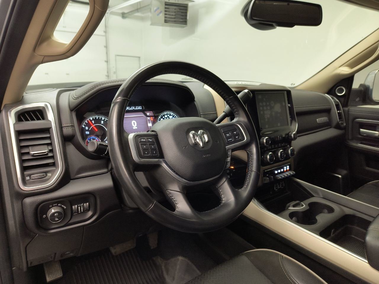 Used 2022 RAM 3500 Laramie AWD/4WD image 4