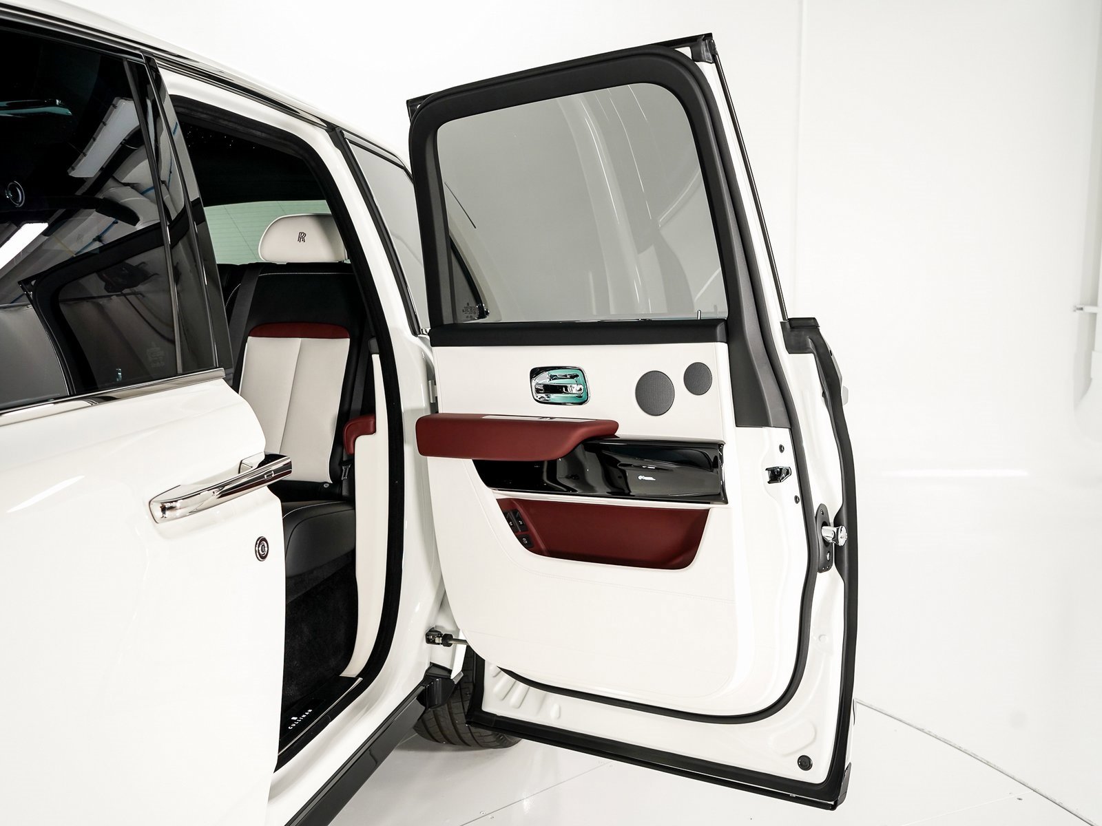 Certified 2025 Rolls-Royce Cullinan image 23