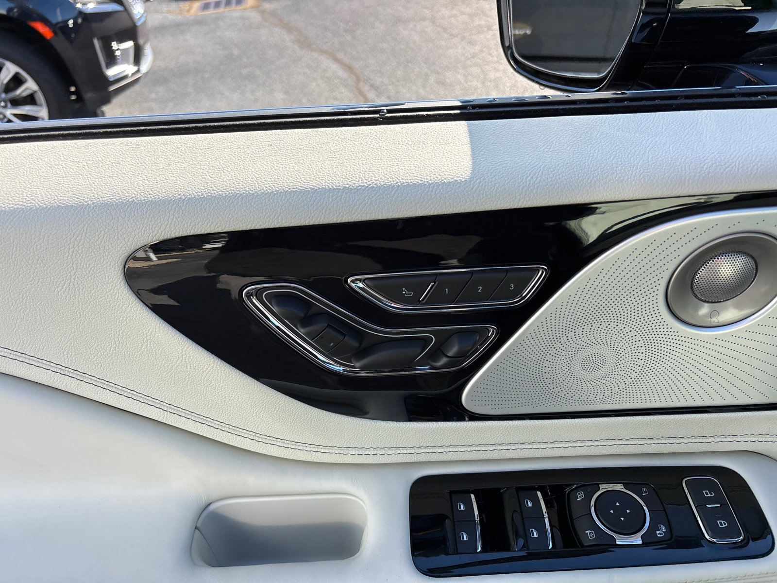 New 2026 Lincoln Aviator Black Label w/ Dynamic Handling Package image 12