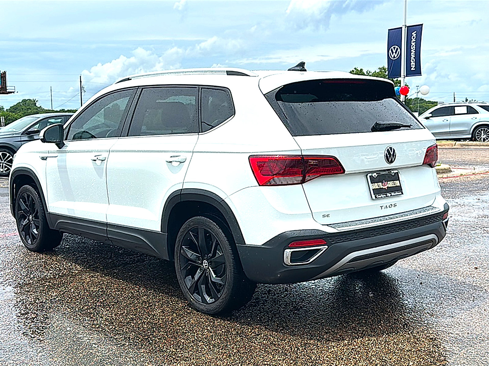 Used 2023 Volkswagen Taos SE w/ Panoramic Sunroof Package FWD image 6
