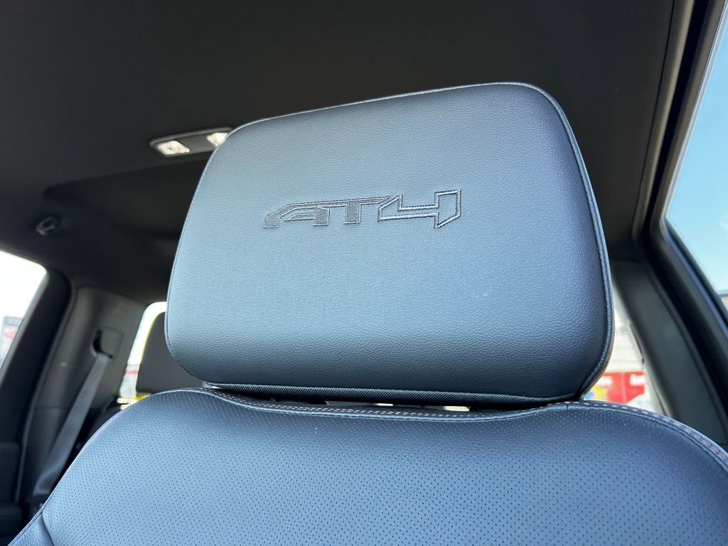 Used 2025 GMC Sierra 2500 AT4 image 13