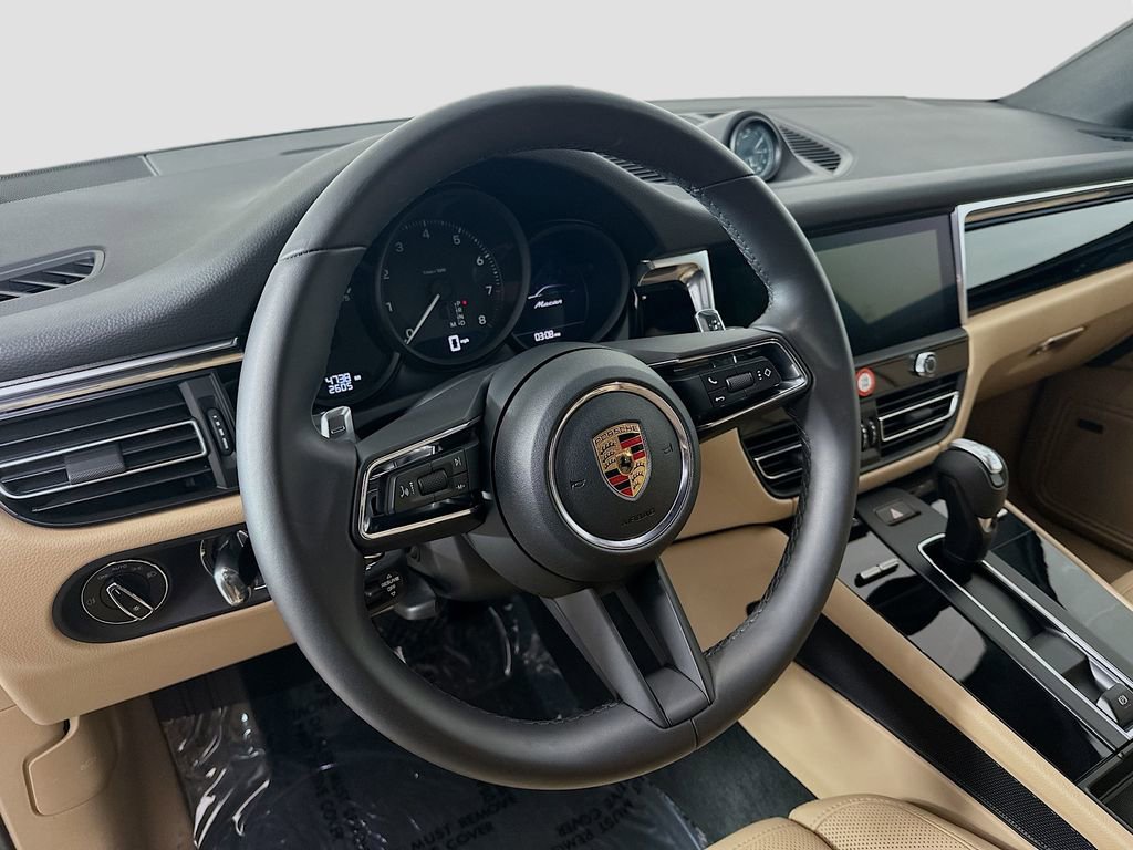 Certified 2026 Porsche Macan image 12