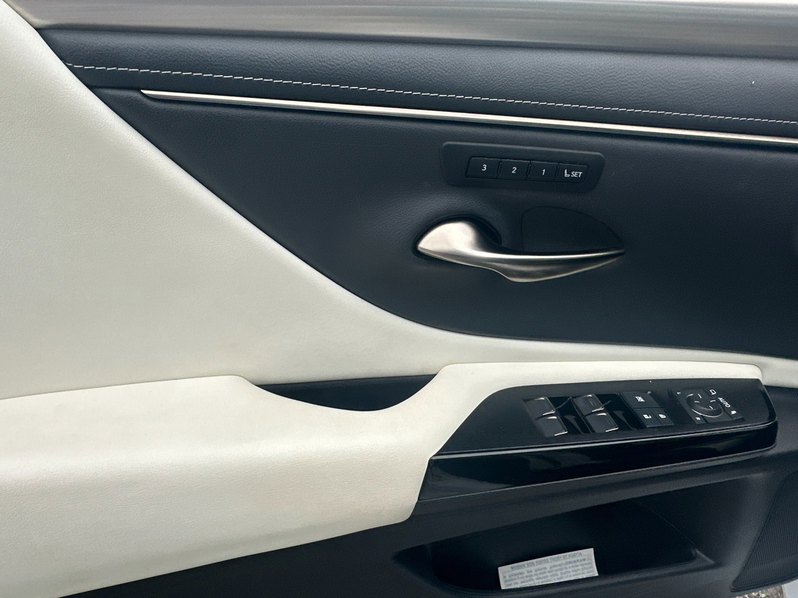 Used 2023 Lexus ES 350 F Sport image 11