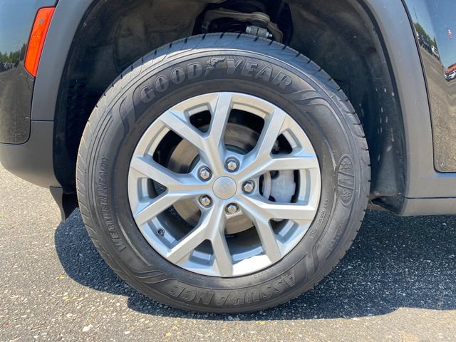 Used 2023 Jeep Grand Cherokee Limited AWD/4WD image 22