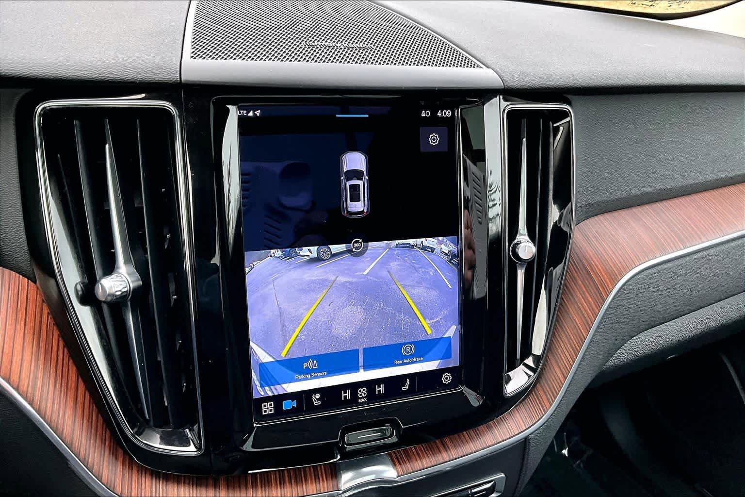 Certified 2023 Volvo XC60 B5 Plus w/ Climate Package image 28